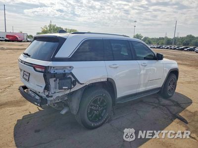 Trzecie zdjęcie samochodu z tyłu: 2022 JEEP GRAND CHEROKEE LAREDO VIN:1C4RJHAG3N8596096 - miniatura