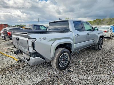Trzecie zdjęcie samochodu z tyłu: 2025 TOYOTA TACOMA TRD SPORT VIN:3TMLB5JN4SM151163 - miniatura