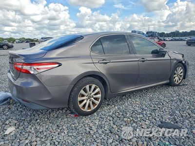 Trzecie zdjęcie samochodu z tyłu: 2018 TOYOTA CAMRY LE VIN:4T1B11HK4JU639005 - miniatura