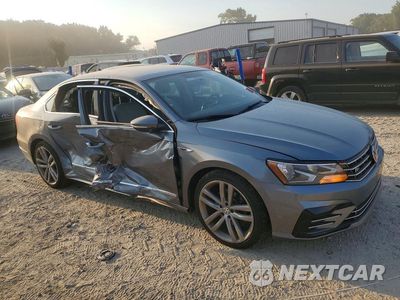 Czwarte zdjęcie samochodu z boku: 2017 VOLKSWAGEN PASSAT R-LINE VIN:1VWDT7A38HC053952 - miniatura