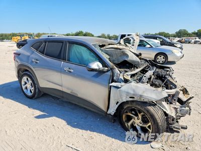 Czwarte zdjęcie samochodu z boku: 2025 CHEVROLET TRAX LS VIN:KL77LFEP0SC007267 - miniatura