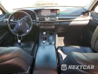 Zdjęcie 8 z 12 samochodu: 2013 LEXUS LS 460 VIN:JTHBL5EF7D5123781 - miniatura