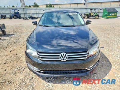 Piąte zdjęcie samochodu w środku: 2015 VOLKSWAGEN PASSAT S VIN:1VWAS7A33FC120816 - miniatura