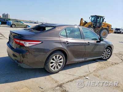 Trzecie zdjęcie samochodu z tyłu: 2018 TOYOTA CAMRY LE VIN:4T1B11HK8JU550456 - miniatura