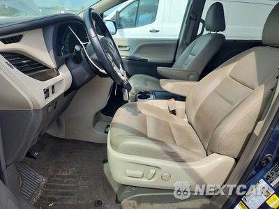 Zdjęcie 7 z 14 samochodu: 2015 TOYOTA SIENNA XLE 8-PASSENGER VIN:5TDYK3DC3FS640356 - miniatura