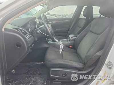 Zdjęcie 7 z 12 samochodu: 2019 CHRYSLER 300 TOURING VIN:2C3CCAAG6KH612129 - miniatura