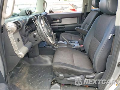 Zdjęcie 7 z 13 samochodu: 2007 TOYOTA FJ CRUISER BASE VIN:JTEBU11F970036104 - miniatura