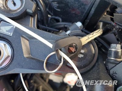 Zdjęcie 8 z 9 samochodu: 2025 HONDA CBR500 RA VIN:MLHPC7051S5100640 - miniatura