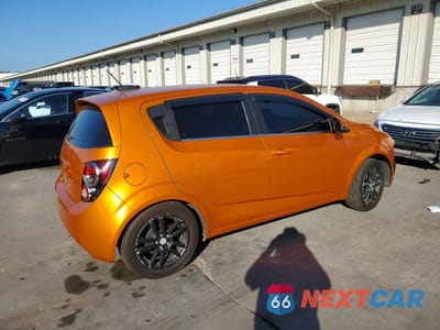 Trzecie zdjęcie samochodu z tyłu: 2016 CHEVROLET SONIC LT VIN:1G1JC6SB3G4105852 - miniatura