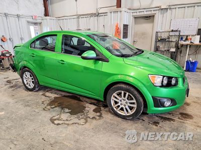 Czwarte zdjęcie samochodu z boku: 2014 CHEVROLET SONIC LT VIN:1G1JC5SG9E4240272 - miniatura