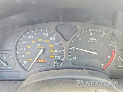Zdjęcie 9 z 12 samochodu: 2002 SATURN SL1 VIN:1G8ZH52832Z157157 - miniatura