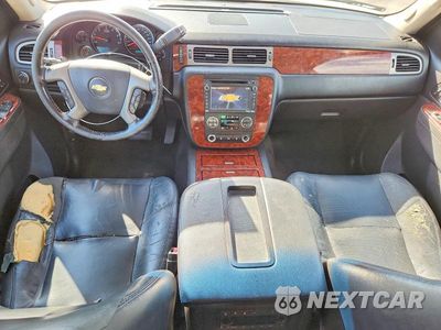 Zdjęcie 8 z 13 samochodu: 2014 CHEVROLET SUBURBAN C1500 LTZ VIN:1GNSCKE09ER213527 - miniatura