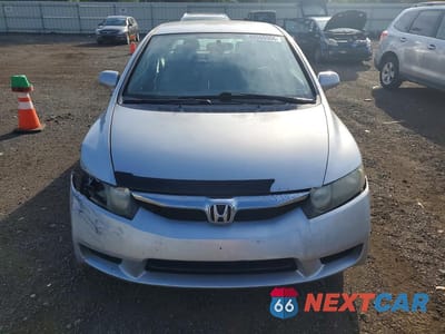 Piąte zdjęcie samochodu w środku: 2009 HONDA CIVIC LX VIN:2HGFA16539H326434 - miniatura