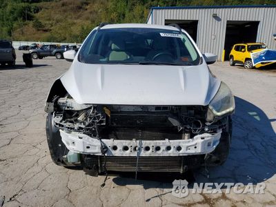 Piąte zdjęcie samochodu w środku: 2017 FORD ESCAPE SE VIN:1FMCU0G90HUE51273 - miniatura