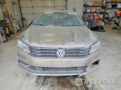 Piąte zdjęcie samochodu w środku: 2016 VOLKSWAGEN PASSAT S VIN:1VWAT7A30GC038668 - miniatura
