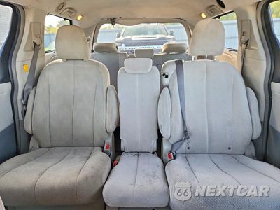 Zdjęcie 10 z 13 samochodu: 2011 TOYOTA SIENNA LE VIN:5TDKK3DC0BS082868 - miniatura