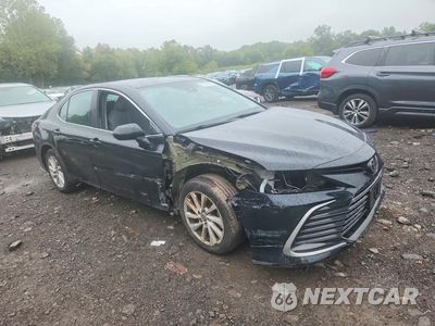 Czwarte zdjęcie samochodu z boku: 2021 TOYOTA CAMRY LE VIN:4T1C11AKXMU568573 - miniatura