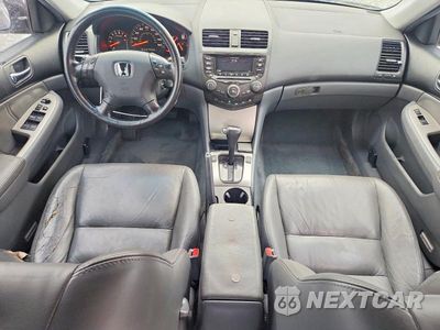 Zdjęcie 8 z 12 samochodu: 2004 HONDA ACCORD EX VIN:1HGCM56844A135494 - miniatura