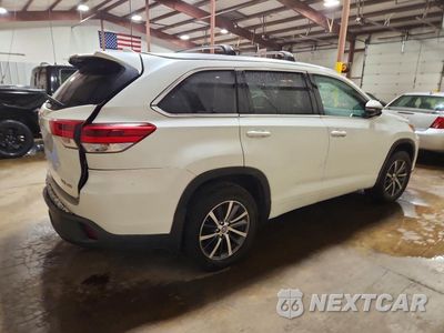 Trzecie zdjęcie samochodu z tyłu: 2017 TOYOTA HIGHLANDER XLE VIN:5TDJZRFH8HS451696 - miniatura