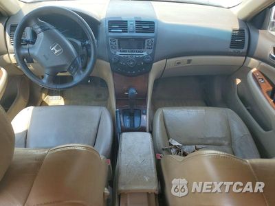 Zdjęcie 8 z 12 samochodu: 2006 HONDA ACCORD EX VIN:1HGCM665X6A012720 - miniatura