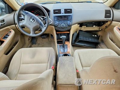 Zdjęcie 8 z 12 samochodu: 2005 HONDA ACCORD EX VIN:1HGCM56745A063155 - miniatura