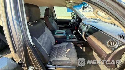 Piąte zdjęcie samochodu w środku: 2016 TOYOTA TUNDRA SR5 VIN:5TFDW5F14GX524797 - miniatura