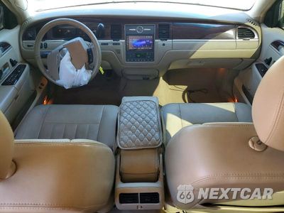 Zdjęcie 8 z 12 samochodu: 2007 LINCOLN TOWN CAR SIGNATURE VIN:1LNHM81W37Y611477 - miniatura