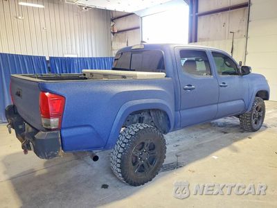 Trzecie zdjęcie samochodu z tyłu: 2017 TOYOTA TACOMA TRD SPORT VIN:5TFCZ5AN3HX059637 - miniatura