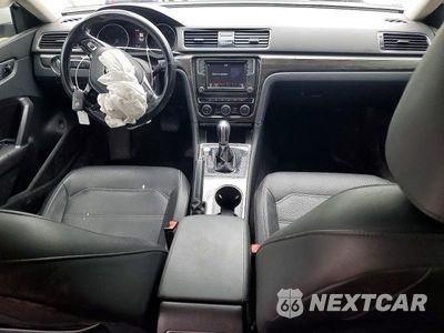Zdjęcie 8 z 12 samochodu: 2018 VOLKSWAGEN PASSAT SE VIN:1VWBA7A37JC027233 - miniatura