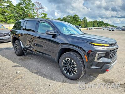 Czwarte zdjęcie samochodu z boku: 2025 CHEVROLET TRAVERSE Z71 VIN:1GNEVJRS1SJ238655 - miniatura