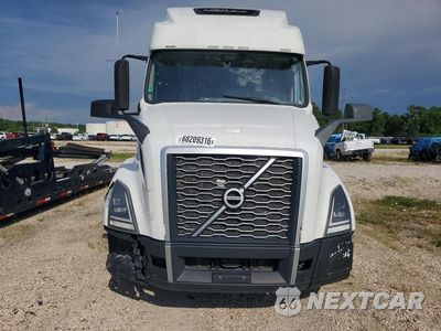 Piąte zdjęcie samochodu w środku: 2021 VOLVO VNL SEMI TRUCK VIN:4V4NC9EH3MN283474 - miniatura