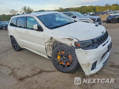 Czwarte zdjęcie samochodu z boku: 2018 JEEP GRAND CHEROKEE TRACKHAWK VIN:1C4RJFN92JC278896 - miniatura