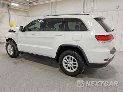 Drugie zdjęcie samochodu z przodu: 2020 JEEP GRAND CHEROKEE LAREDO VIN:1C4RJEAGXLC245128 - miniatura