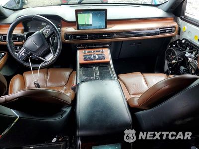 Zdjęcie 8 z 12 samochodu: 2020 LINCOLN AVIATOR RESERVE VIN:5LM5J7XC7LGL10386 - miniatura