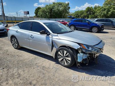 Czwarte zdjęcie samochodu z boku: 2019 NISSAN ALTIMA SV VIN:1N4BL4DV4KC146504 - miniatura