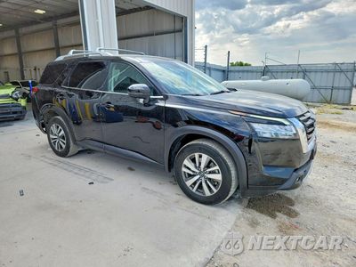 Czwarte zdjęcie samochodu z boku: 2023 NISSAN PATHFINDER SL VIN:5N1DR3CA3PC228673 - miniatura