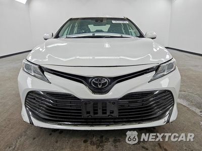 Piąte zdjęcie samochodu w środku: 2019 TOYOTA CAMRY LE VIN:4T1B11HK1KU256950 - miniatura