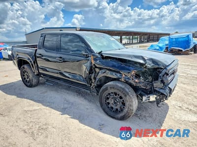 Czwarte zdjęcie samochodu z boku: 2025 TOYOTA TACOMA SR5 VIN:3TMLB5JN4SM193414 - miniatura