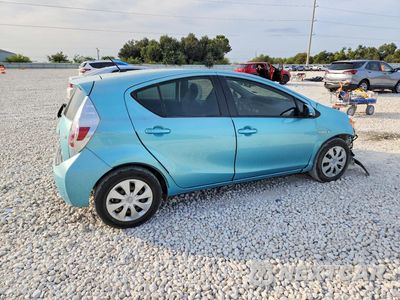 Trzecie zdjęcie samochodu z tyłu: 2013 TOYOTA PRIUS C TWO VIN:JTDKDTB3XD1054847 - miniatura