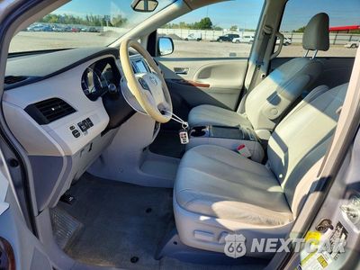 Zdjęcie 7 z 13 samochodu: 2013 TOYOTA SIENNA XLE VIN:5TDYK3DC0DS319971 - miniatura