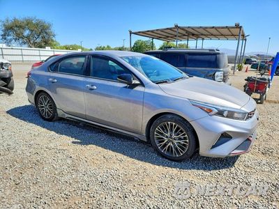 Czwarte zdjęcie samochodu z boku: 2023 KIA FORTE GT LINE VIN:3KPF54AD0PE538459 - miniatura