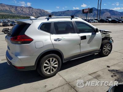 Trzecie zdjęcie samochodu z tyłu: 2017 NISSAN ROGUE S VIN:5N1AT2MV5HC854856 - miniatura
