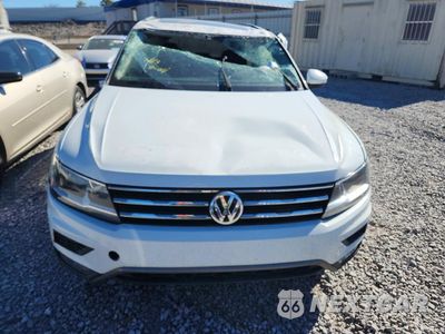 Piąte zdjęcie samochodu w środku: 2018 VOLKSWAGEN TIGUAN SE VIN:3VV3B7AX0JM014279 - miniatura