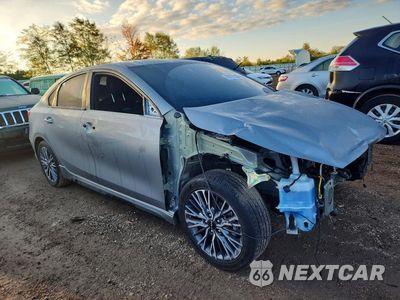 Czwarte zdjęcie samochodu z boku: 2024 KIA FORTE GT LINE VIN:3KPF54AD7RE814154 - miniatura