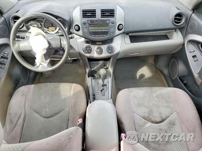 Zdjęcie 8 z 13 samochodu: 2006 TOYOTA RAV4 BASE VIN:JTMBD33V665046806 - miniatura
