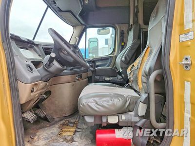 Zdjęcie 7 z 14 samochodu: 2016 FREIGHTLINER CASCADIA 125 SEMI TRUCK VIN:3AKJGLD52GSGU5362 - miniatura