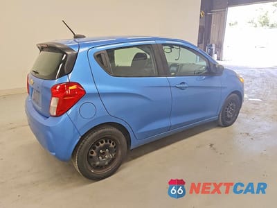 Trzecie zdjęcie samochodu z tyłu: 2018 CHEVROLET SPARK LS VIN:KL8CB6SA8JC480992 - miniatura