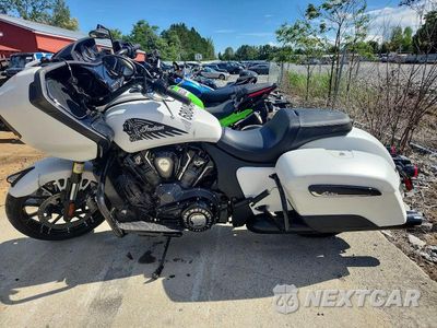 Trzecie zdjęcie samochodu z tyłu: 2021 INDIAN MOTORCYCLE CO. CHALLENGER DARK HORSE VIN:56KLCDRR1M3400337 - miniatura