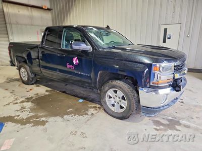 Czwarte zdjęcie samochodu z boku: 2017 CHEVROLET SILVERADO K1500 LT VIN:1GCVKREH6HZ407914 - miniatura