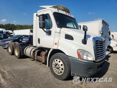 Czwarte zdjęcie samochodu z boku: 2019 FREIGHTLINER CASCADIA 113 SEMI TRUCK VIN:3AKJGBDV1KSKD0206 - miniatura
